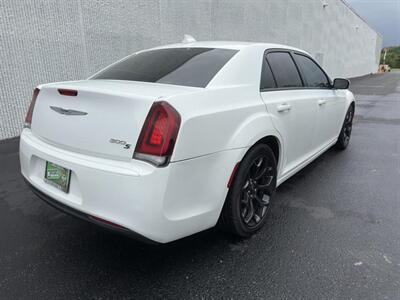 2019 Chrysler 300 Series S   - Photo 4 - Indianapolis, IN 46234