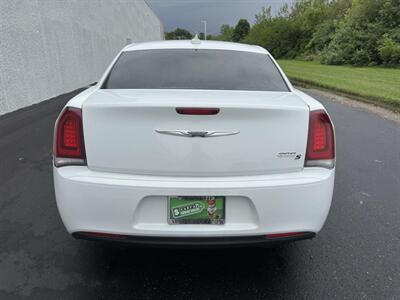 2019 Chrysler 300 Series S   - Photo 5 - Indianapolis, IN 46234