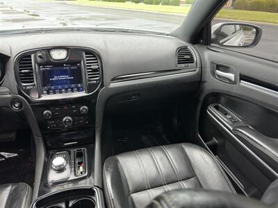 2019 Chrysler 300 Series S   - Photo 9 - Indianapolis, IN 46234
