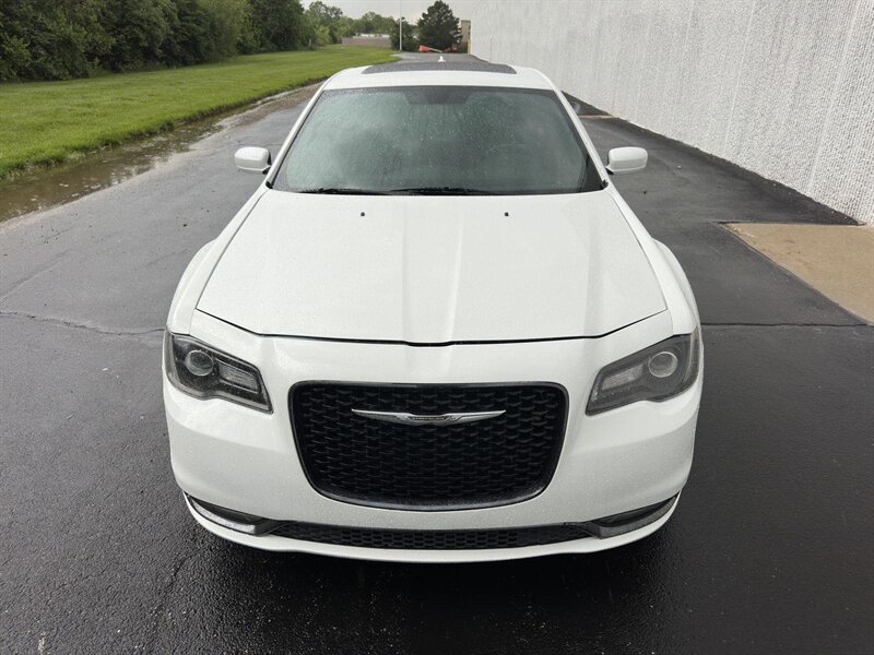 2019 Chrysler 300 Series S - Photo 2 - Indianapolis, IN 46234
