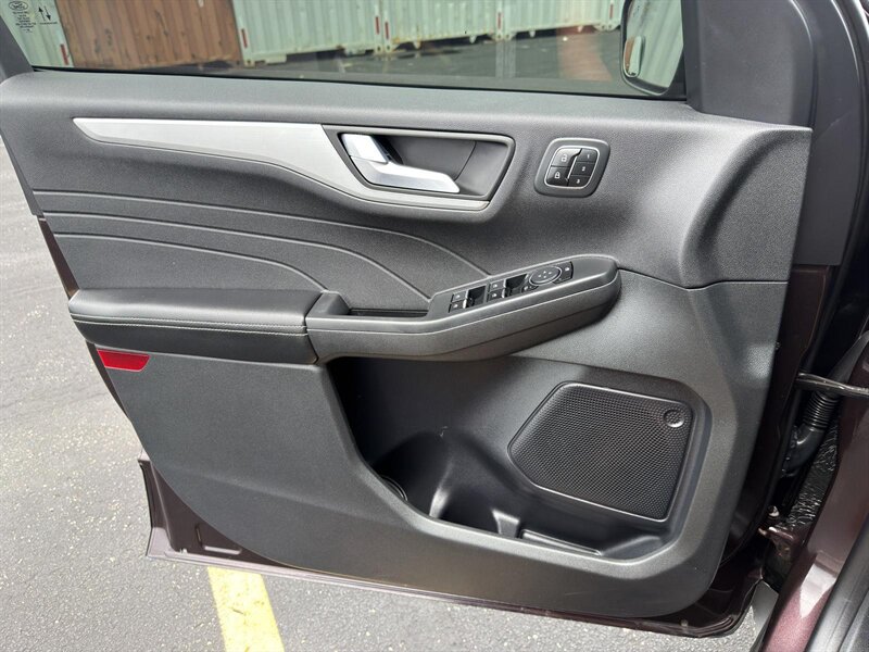 2023 Ford Escape Platinum - Photo 37 - Indianapolis, IN 46234