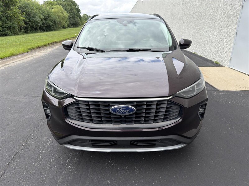 2023 Ford Escape Platinum - Photo 2 - Indianapolis, IN 46234