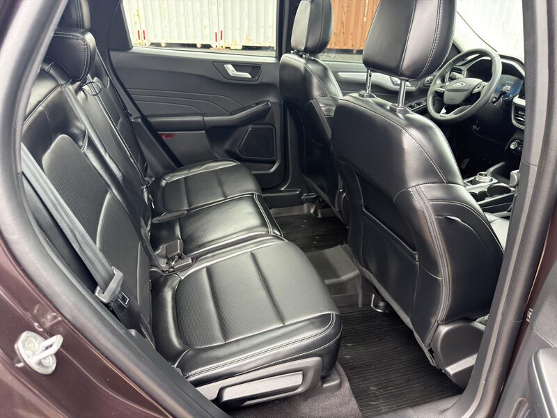 2023 Ford Escape Platinum - Photo 13 - Indianapolis, IN 46234