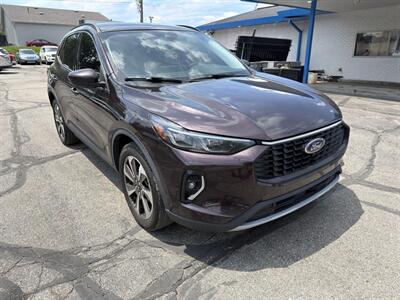 2023 Ford Escape Platinum   - Photo 2 - Indianapolis, IN 46234