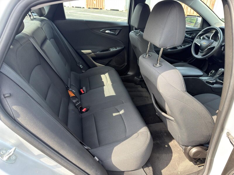 2016 Chevrolet Malibu LT - Photo 13 - Indianapolis, IN 46234