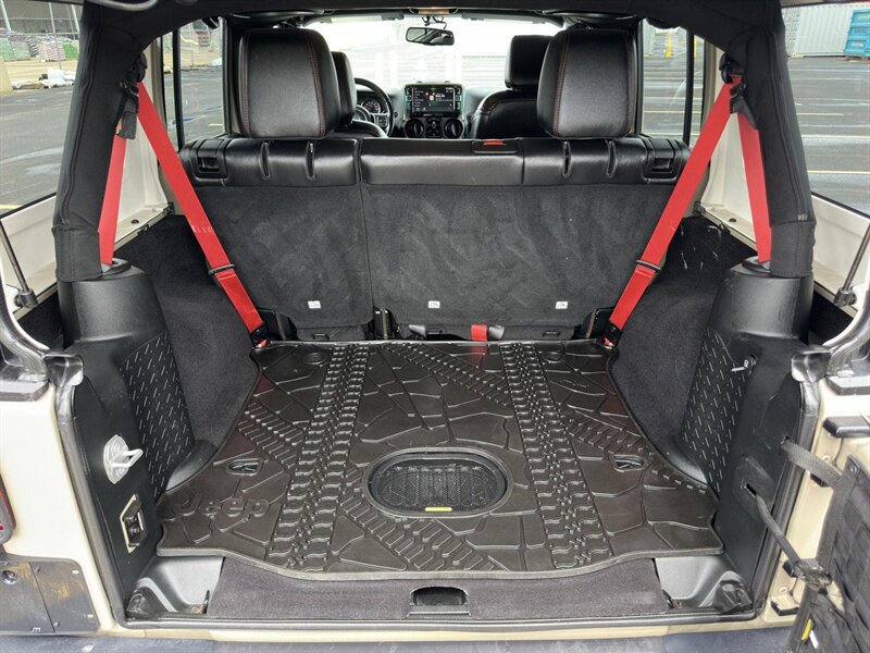 2017 Jeep Wrangler Unlimited Rubicon Recon - Photo 13 - Indianapolis, IN 46234