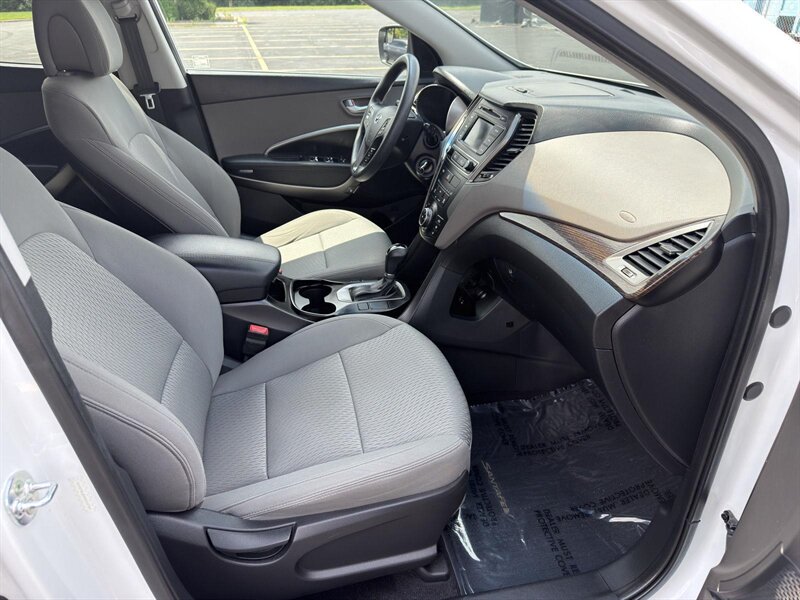 2017 Hyundai SANTA FE Sport 2.4L - Photo 14 - Indianapolis, IN 46234