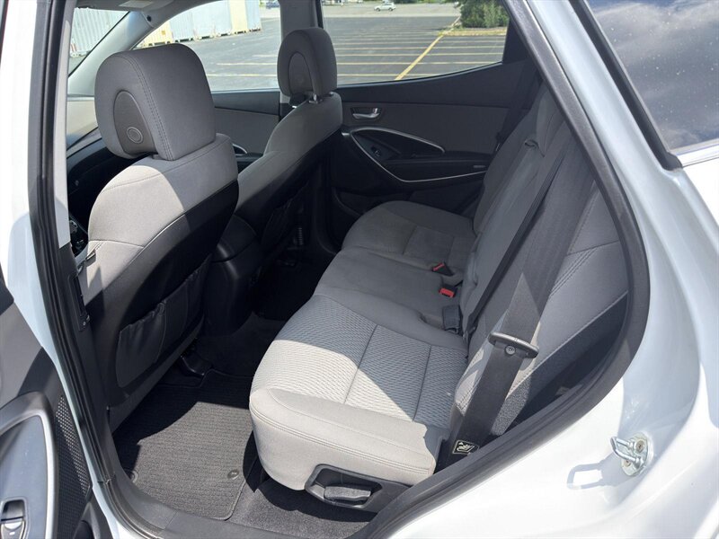2017 Hyundai SANTA FE Sport 2.4L - Photo 11 - Indianapolis, IN 46234