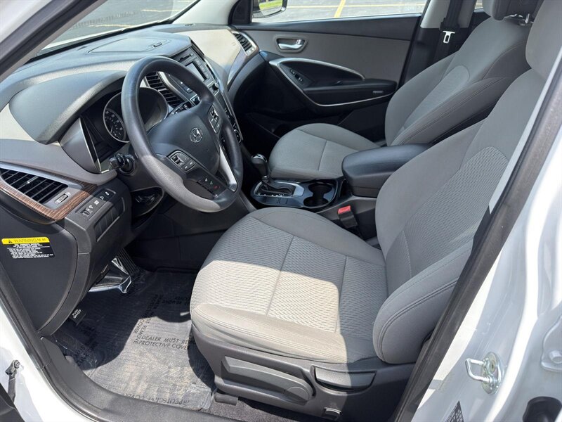 2017 Hyundai SANTA FE Sport 2.4L - Photo 10 - Indianapolis, IN 46234