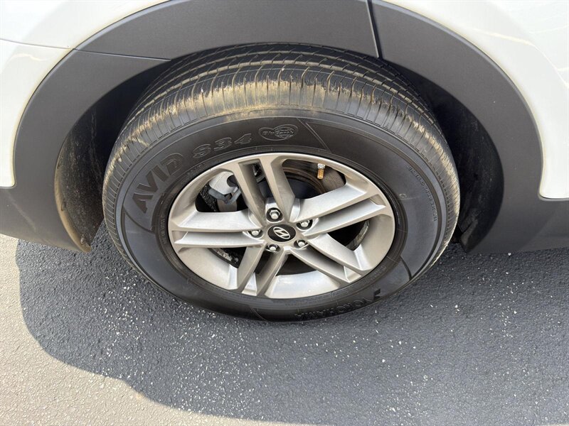 2017 Hyundai SANTA FE Sport 2.4L - Photo 36 - Indianapolis, IN 46234