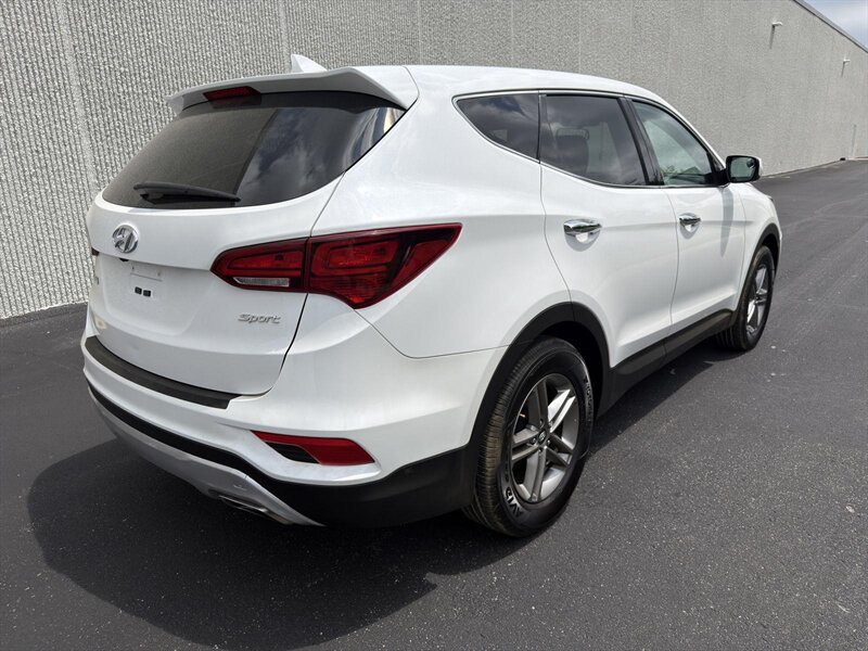 2017 Hyundai SANTA FE Sport 2.4L - Photo 4 - Indianapolis, IN 46234