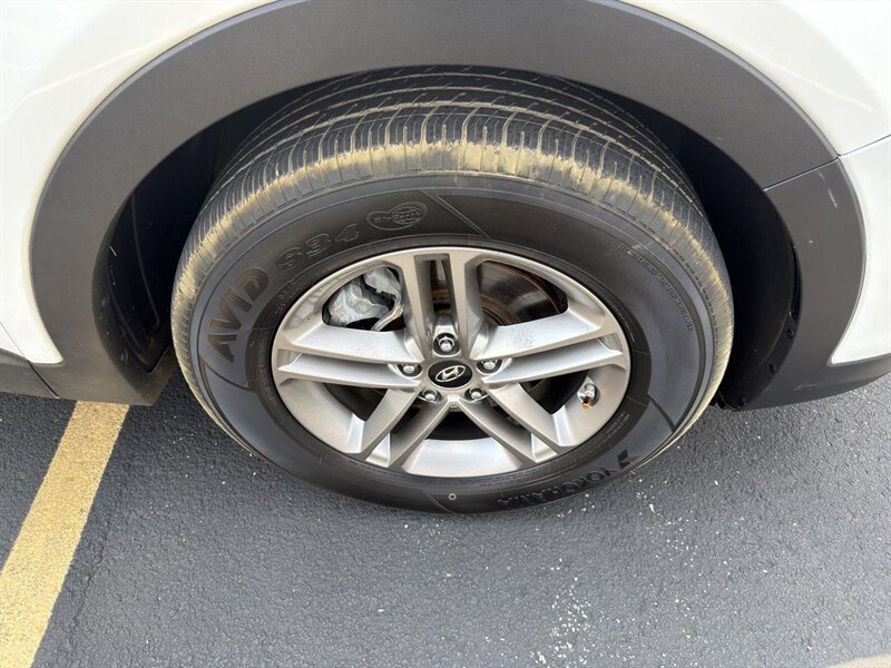 2017 Hyundai SANTA FE Sport 2.4L - Photo 37 - Indianapolis, IN 46234