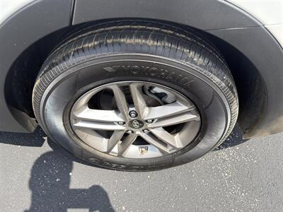 2017 Hyundai SANTA FE Sport 2.4L - Photo 35 - Indianapolis, IN 46234