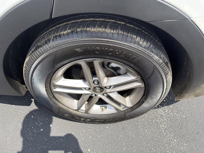 2017 Hyundai SANTA FE Sport 2.4L - Photo 35 - Indianapolis, IN 46234