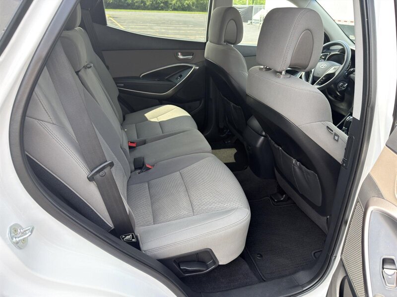 2017 Hyundai SANTA FE Sport 2.4L - Photo 13 - Indianapolis, IN 46234