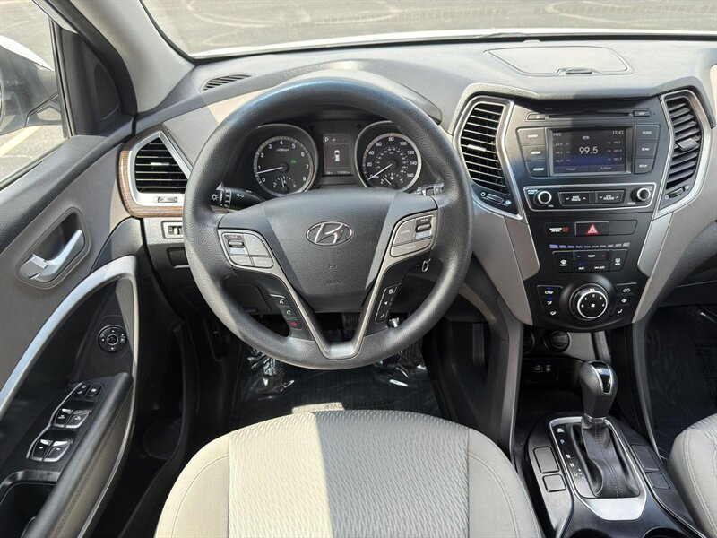 2017 Hyundai SANTA FE Sport 2.4L - Photo 7 - Indianapolis, IN 46234