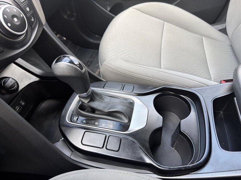 2017 Hyundai SANTA FE Sport 2.4L - Photo 29 - Indianapolis, IN 46234
