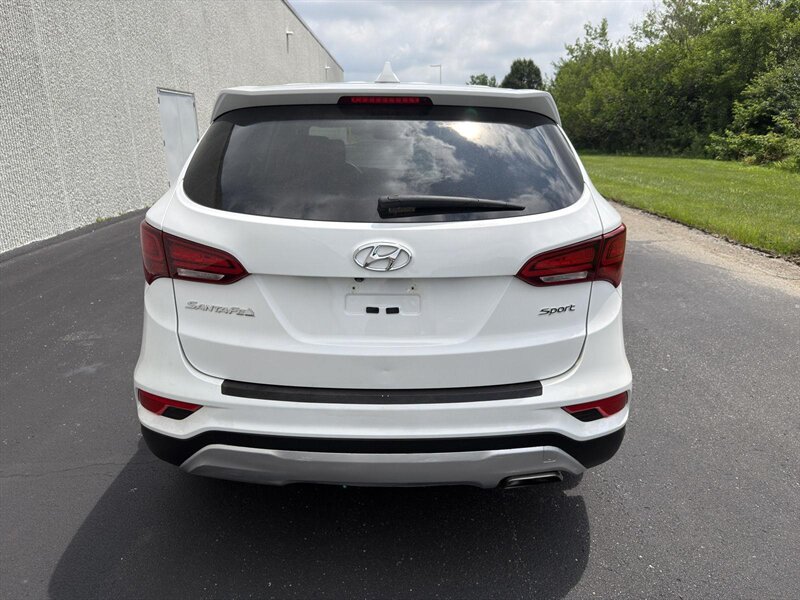 2017 Hyundai SANTA FE Sport 2.4L - Photo 5 - Indianapolis, IN 46234