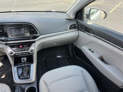 2017 Hyundai ELANTRA SE   - Photo 9 - Indianapolis, IN 46234