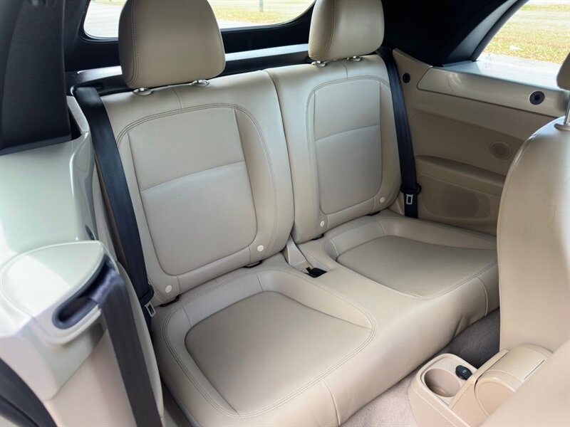 2014 Volkswagen Beetle Convertible 1.8T - Photo 15 - Indianapolis, IN 46234