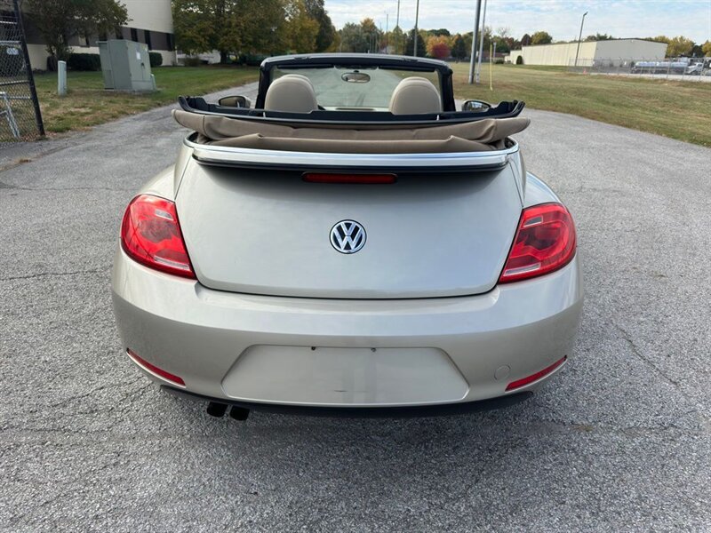 2014 Volkswagen Beetle Convertible 1.8T - Photo 5 - Indianapolis, IN 46234