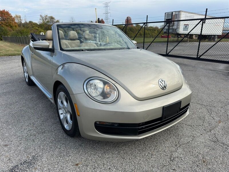 2014 Volkswagen Beetle Convertible 1.8T - Photo 3 - Indianapolis, IN 46234