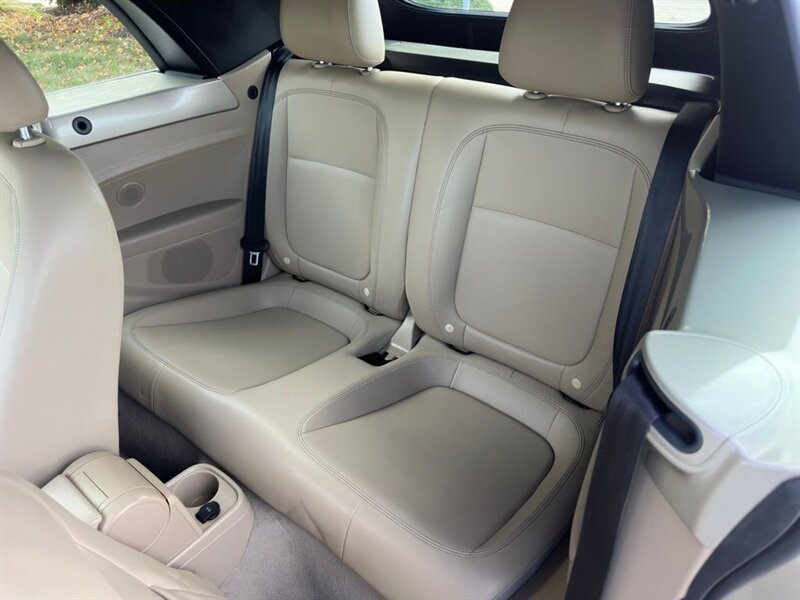 2014 Volkswagen Beetle Convertible 1.8T - Photo 14 - Indianapolis, IN 46234