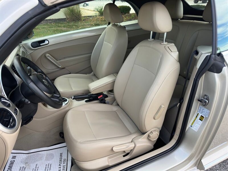 2014 Volkswagen Beetle Convertible 1.8T - Photo 13 - Indianapolis, IN 46234