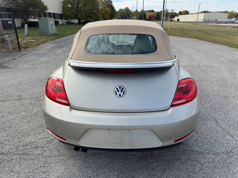 2014 Volkswagen Beetle Convertible 1.8T - Photo 11 - Indianapolis, IN 46234