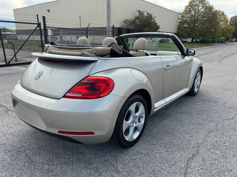 2014 Volkswagen Beetle Convertible 1.8T - Photo 4 - Indianapolis, IN 46234