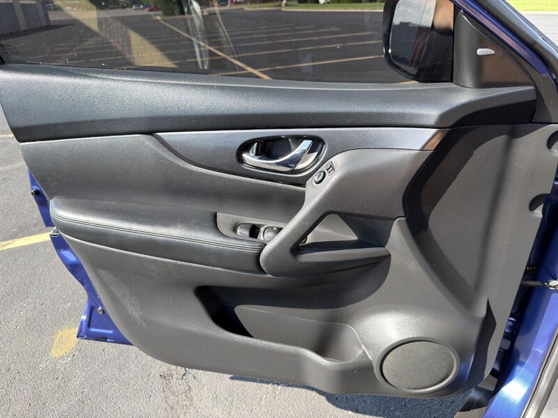 2017 Nissan Rogue S - Photo 32 - Indianapolis, IN 46234