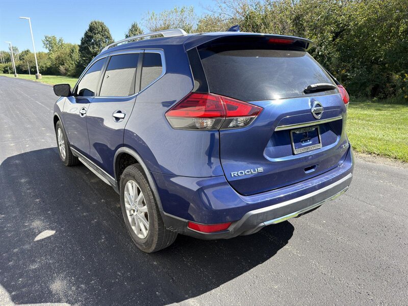 2017 Nissan Rogue SV - Photo 4 - Indianapolis, IN 46234