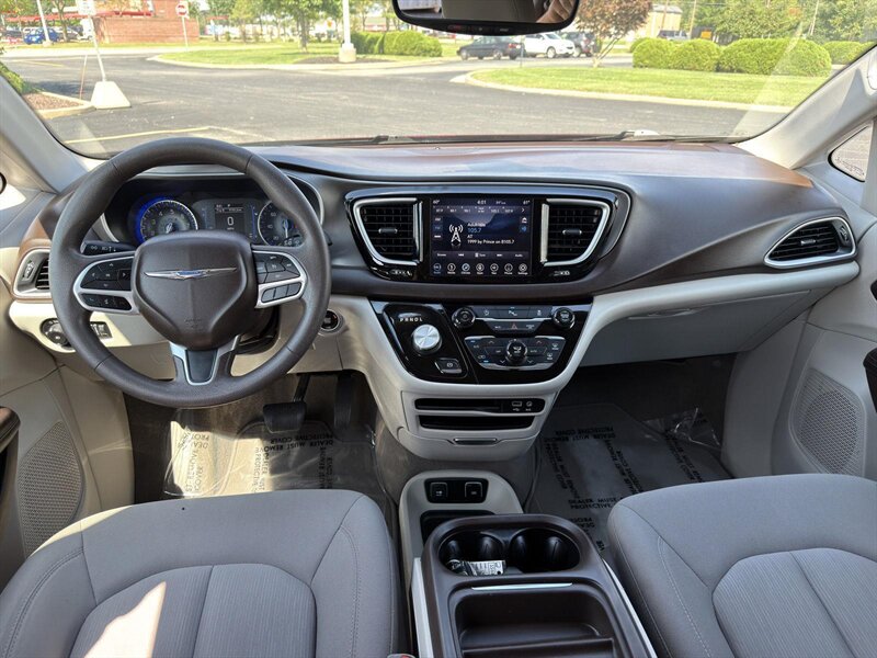 2019 Chrysler Pacifica Touring Plus - Photo 8 - Indianapolis, IN 46234