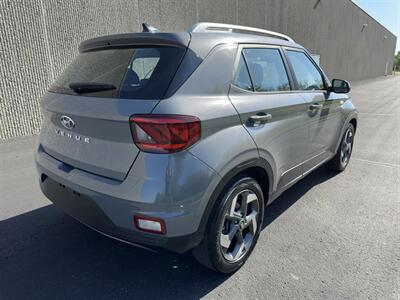 2022 Hyundai VENUE SEL - Photo 4 - Indianapolis, IN 46234