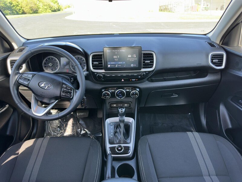 2022 Hyundai VENUE SEL - Photo 8 - Indianapolis, IN 46234