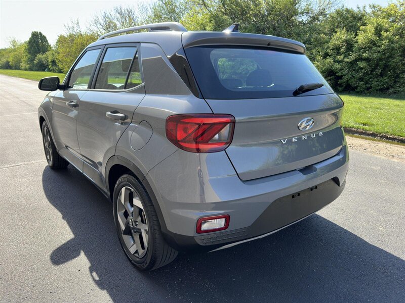 2022 Hyundai VENUE SEL - Photo 6 - Indianapolis, IN 46234
