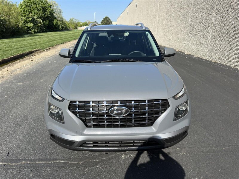 2022 Hyundai VENUE SEL - Photo 2 - Indianapolis, IN 46234