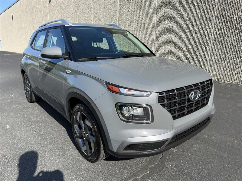 2022 Hyundai VENUE SEL - Photo 3 - Indianapolis, IN 46234