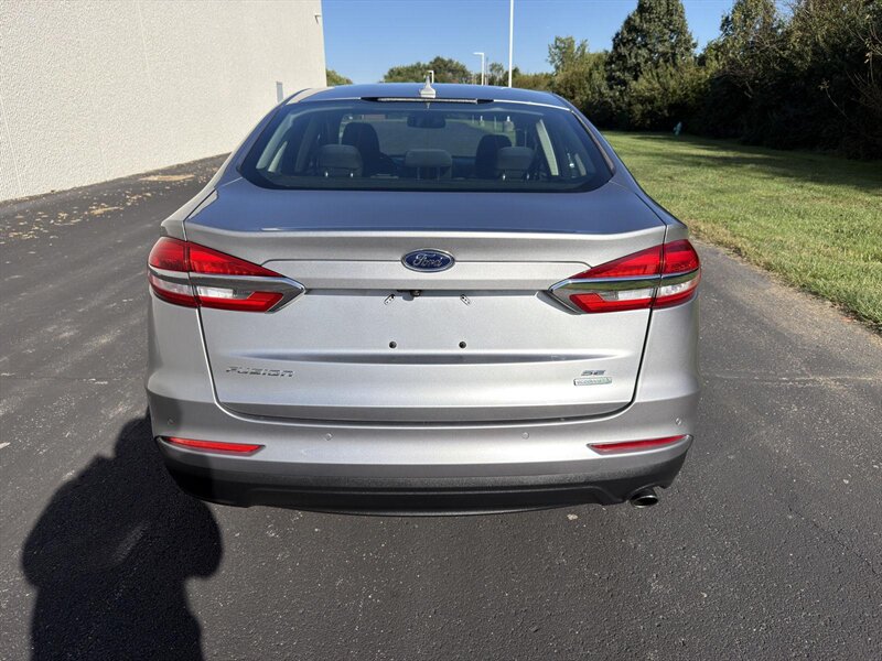 2020 Ford Fusion SE - Photo 5 - Indianapolis, IN 46234