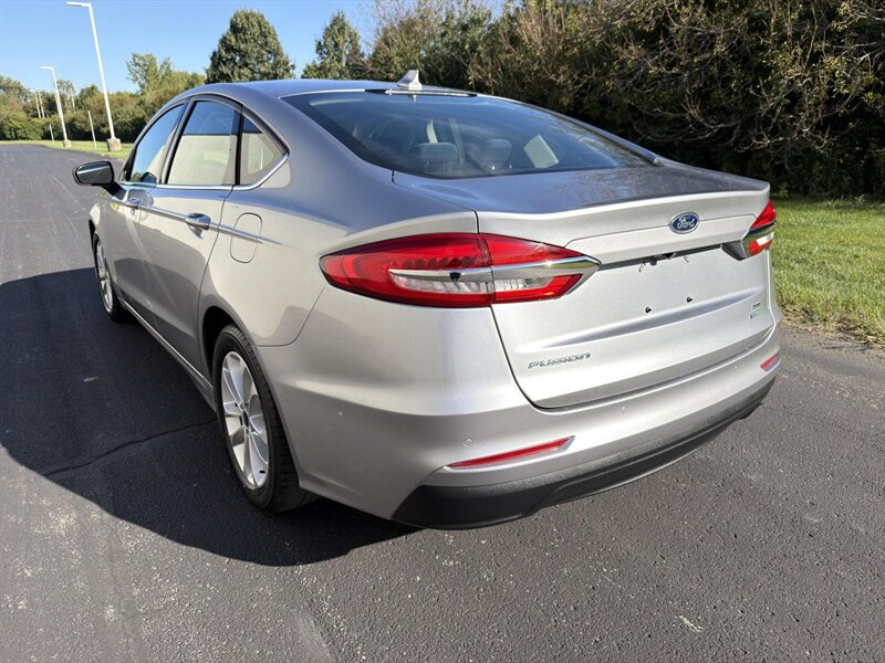 2020 Ford Fusion SE - Photo 6 - Indianapolis, IN 46234