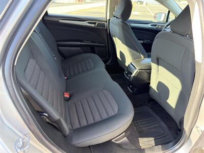 2020 Ford Fusion SE - Photo 12 - Indianapolis, IN 46234