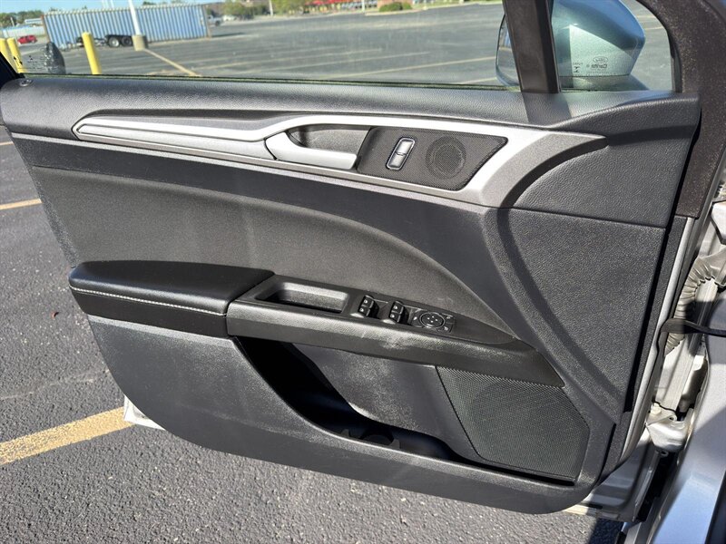 2020 Ford Fusion SE - Photo 34 - Indianapolis, IN 46234