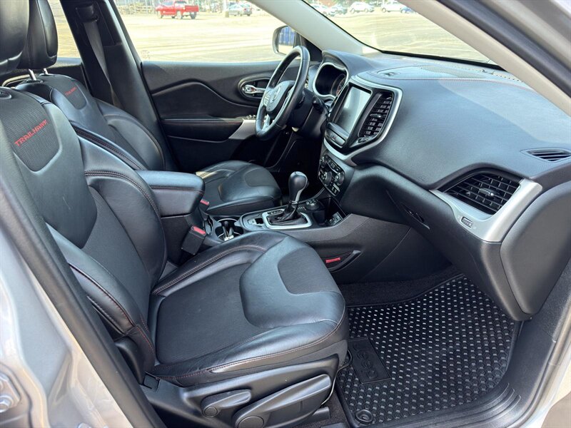 2018 Jeep Cherokee Trailhawk - Photo 14 - Indianapolis, IN 46234