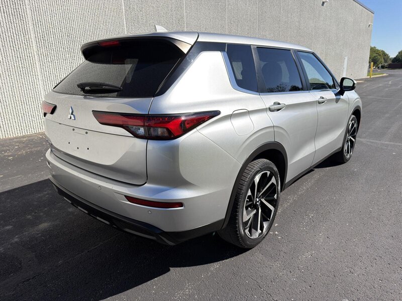 2022 Mitsubishi Outlander ES - Photo 4 - Indianapolis, IN 46234