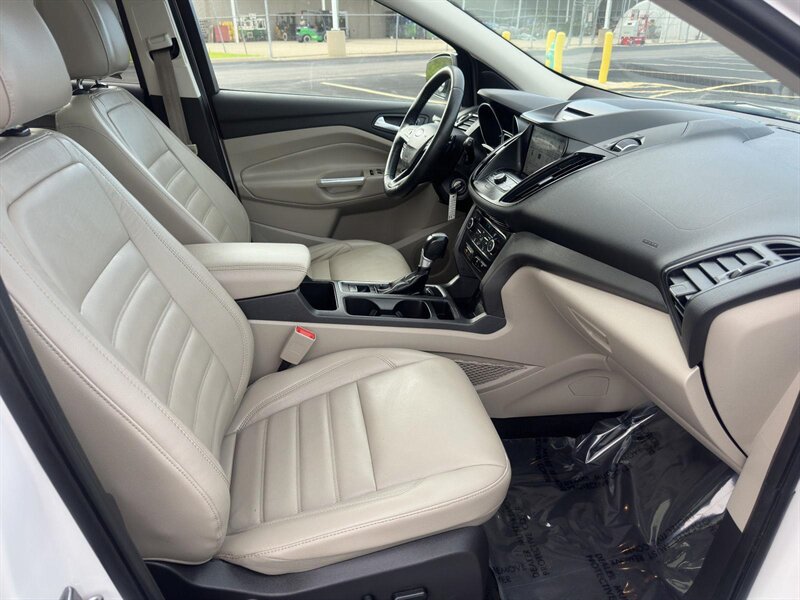 2017 Ford Escape SE - Photo 13 - Indianapolis, IN 46234