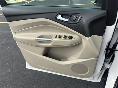 2017 Ford Escape SE   - Photo 37 - Indianapolis, IN 46234