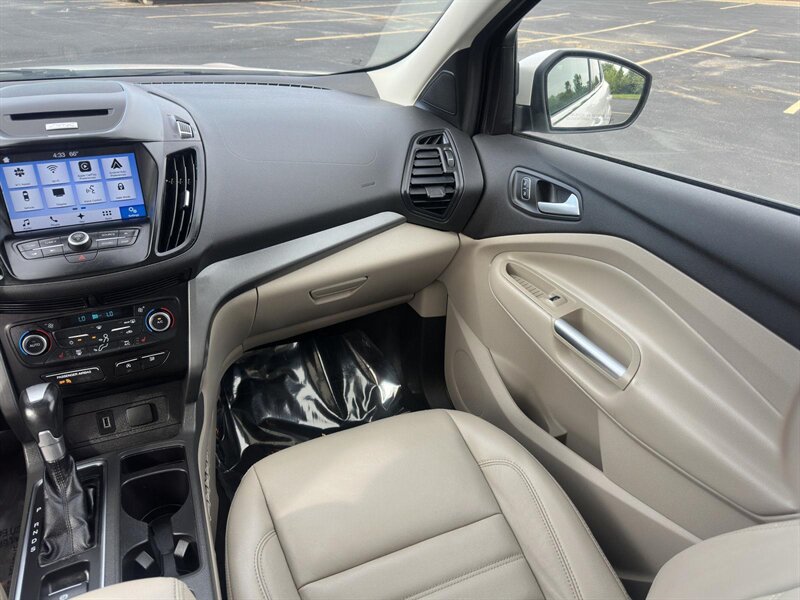 2017 Ford Escape SE - Photo 9 - Indianapolis, IN 46234