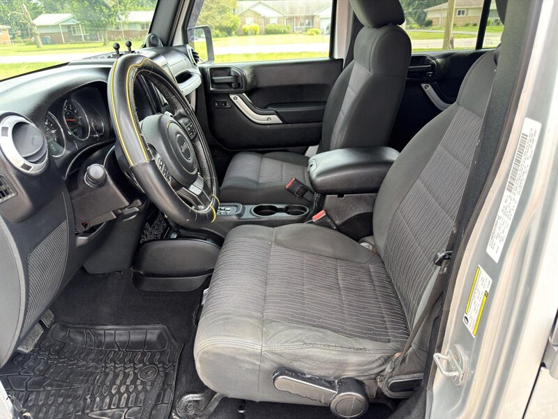 2012 Jeep Wrangler Unlimited Sahara - Photo 10 - Indianapolis, IN 46234