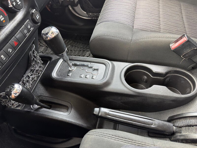 2012 Jeep Wrangler Unlimited Sahara - Photo 21 - Indianapolis, IN 46234