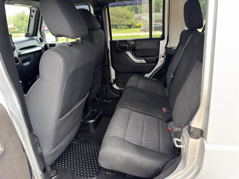 2012 Jeep Wrangler Unlimited Sahara - Photo 11 - Indianapolis, IN 46234
